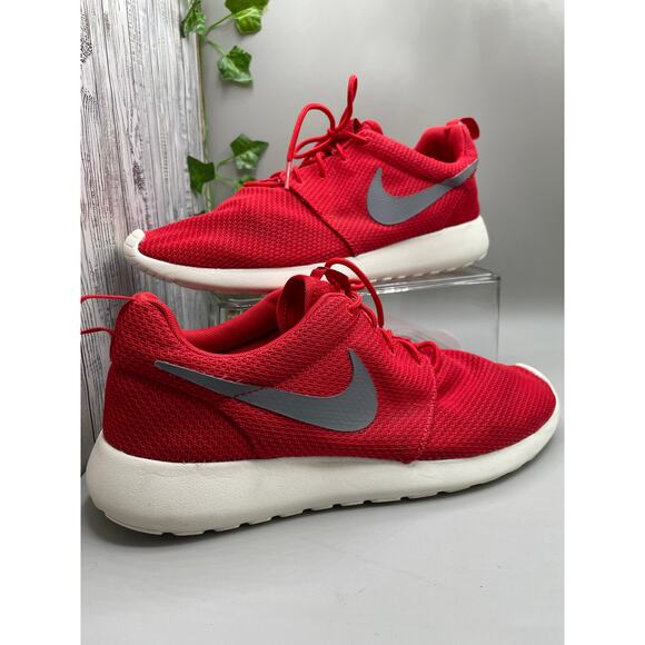 Nike Roshe Run Low Mens Athletic Running Shoes Red White 10 - Picture 1 of 8